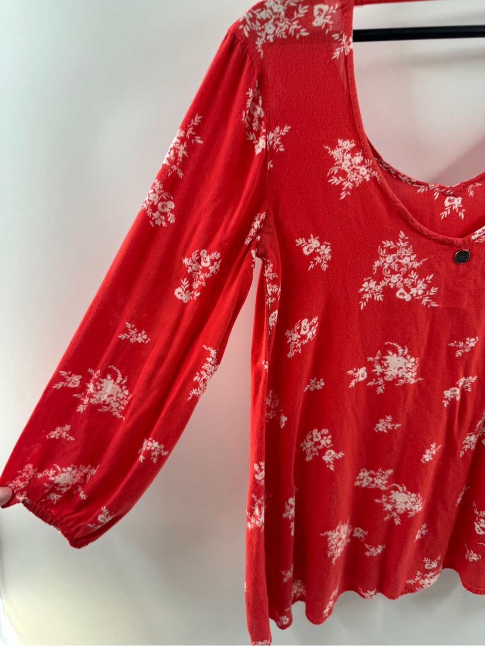 Billabong Red Floral Long Sleeve Blouse – Women's XS (Fits Up to Medium) - Picture 9 of 9